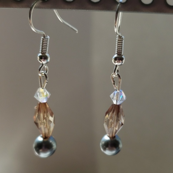 Dainty/Crystal/ & Pearl Earring's - Picture 2 of 5
